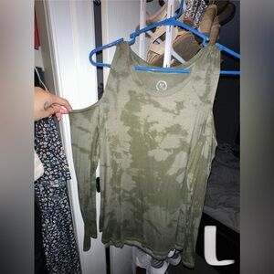 Women’s open shoulder long sleeve